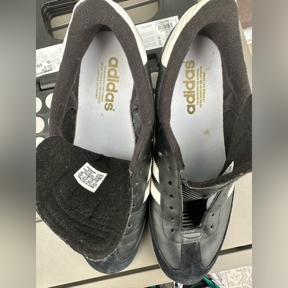 2009 Adidas Men’s Samba Indoor Soccer Sneaker - Picture 9 of 11